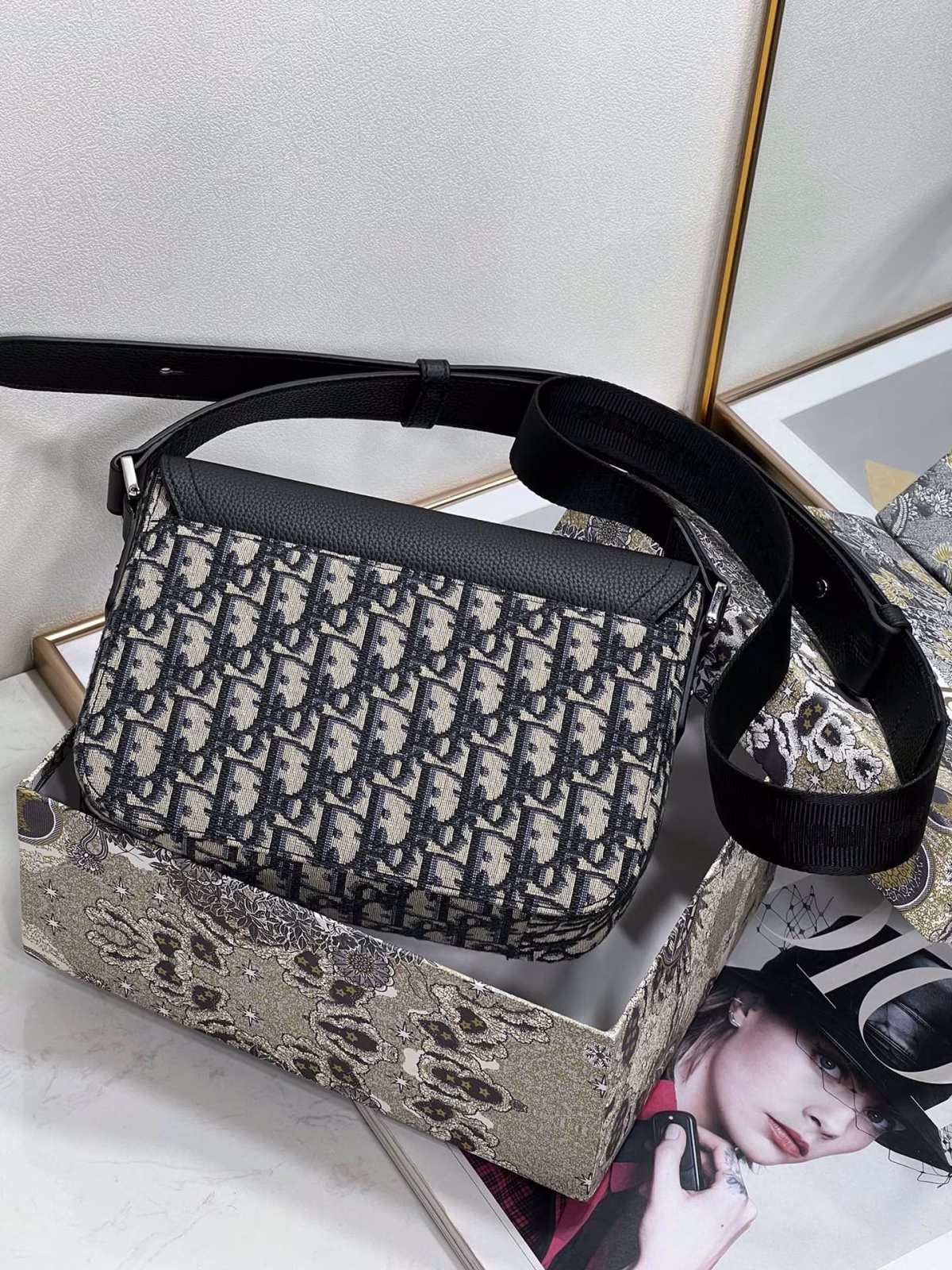 Dior Men's Mini Saddle Messenger Bag in Oblique Jacquard and Calfskin - Image 2