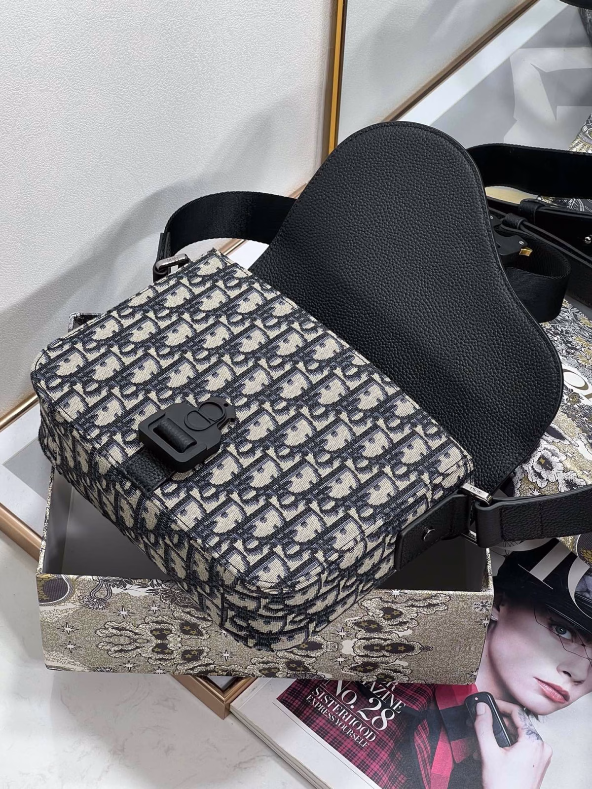 Dior Men's Mini Saddle Messenger Bag in Oblique Jacquard and Calfskin - Image 5
