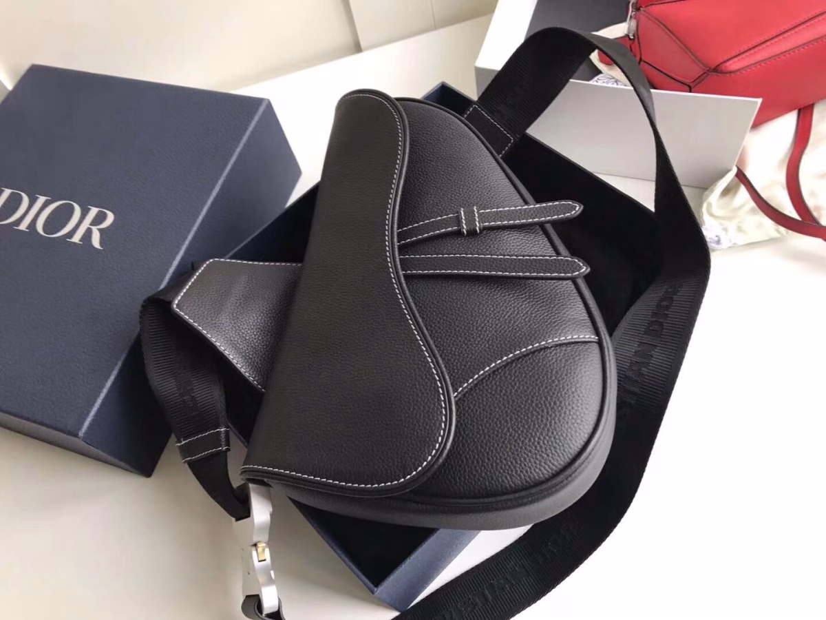 Dior Men's Saddle Belt Bag In Black Grained Calfskin - Image 4