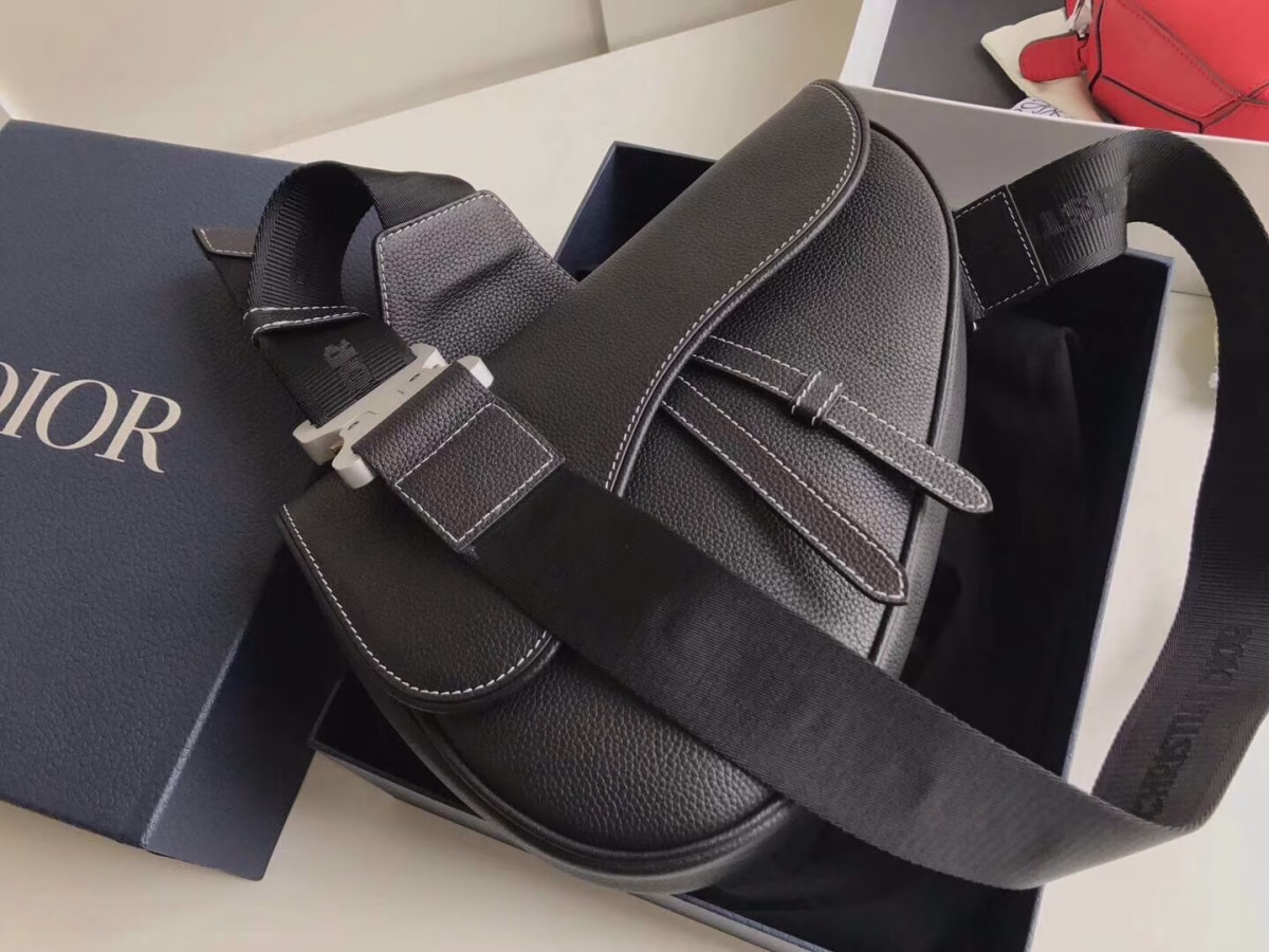 Dior Men's Saddle Belt Bag In Black Grained Calfskin - Image 7