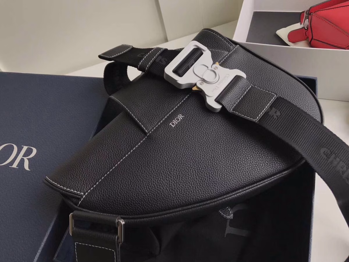 Dior Men's Saddle Belt Bag In Black Grained Calfskin - Image 2