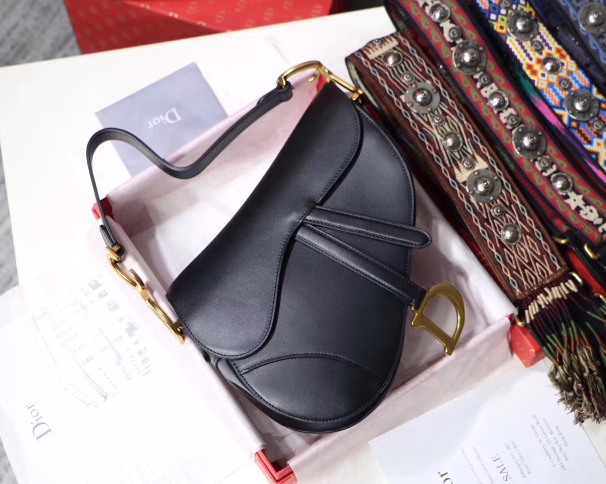 Dior Saddle Bag In Black Calfskin - Image 5