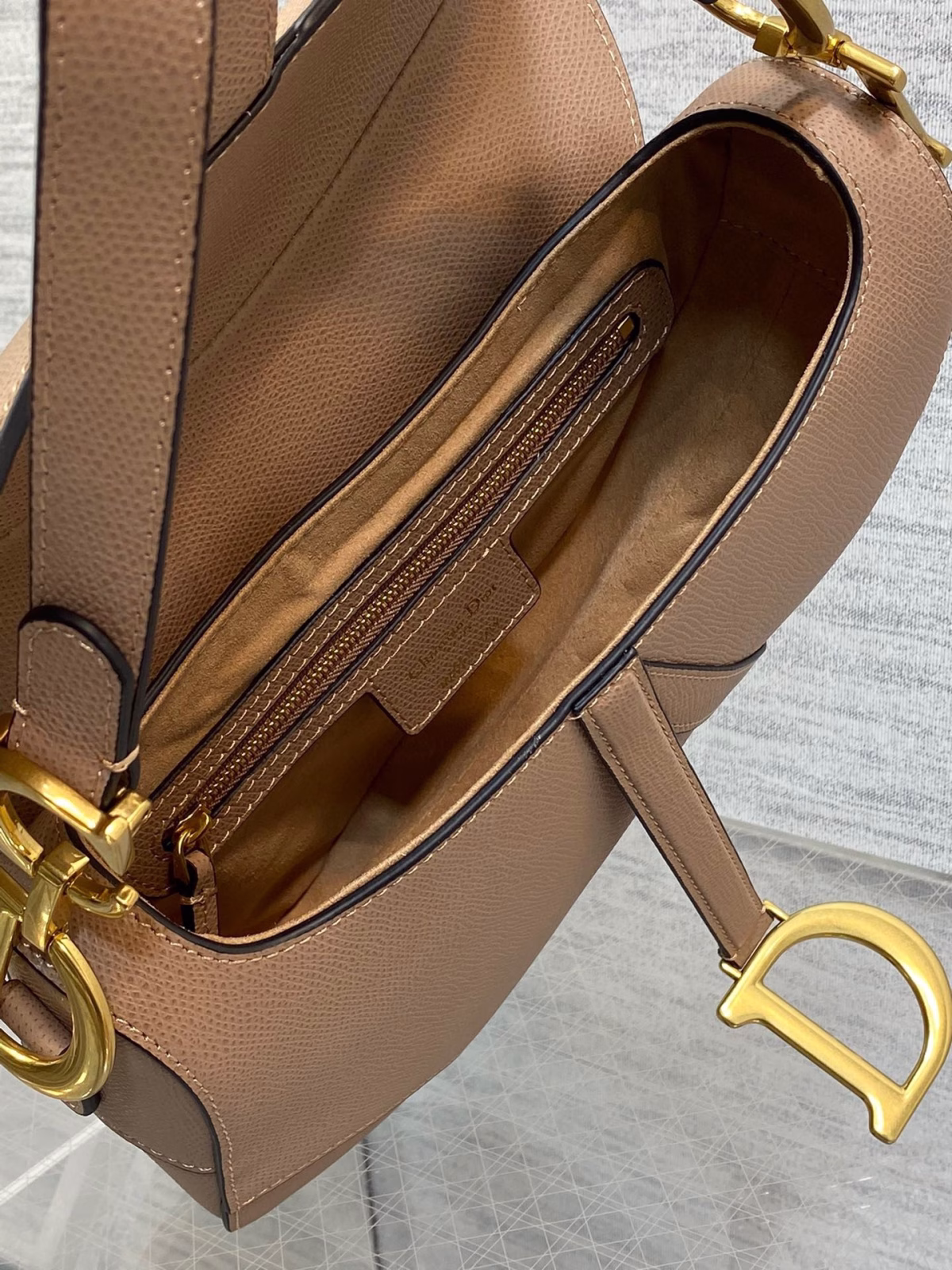 Dior Saddle Bag with Strap in Blush Grained Calfskin - Image 6