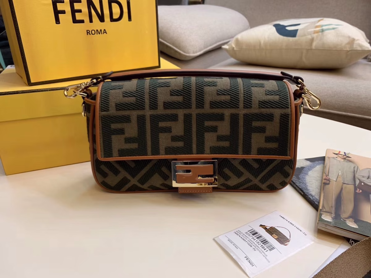 Fendi Baguette Medium Bag In Green Denim - Image 6