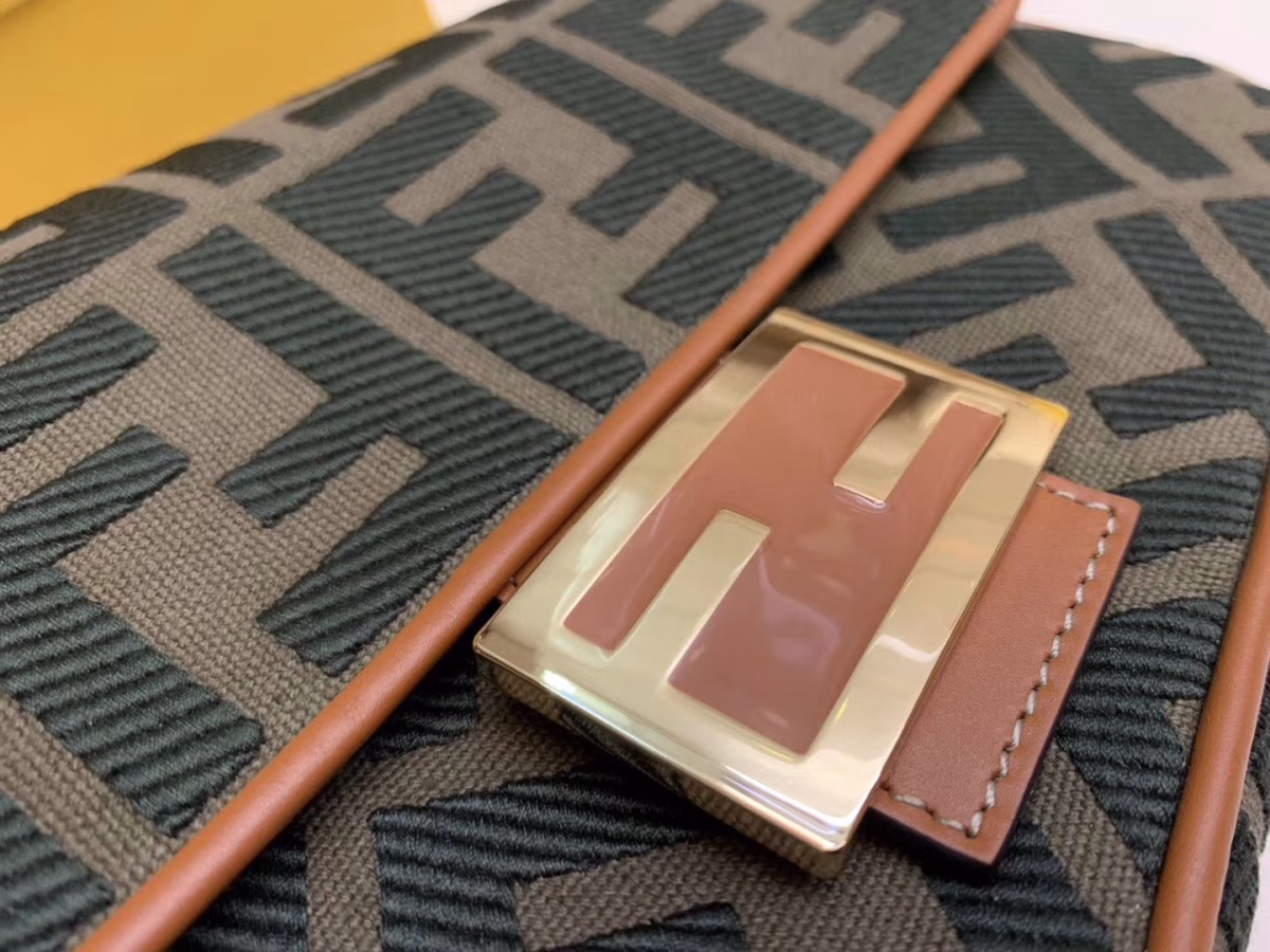 Fendi Baguette Medium Bag In Green Denim - Image 3