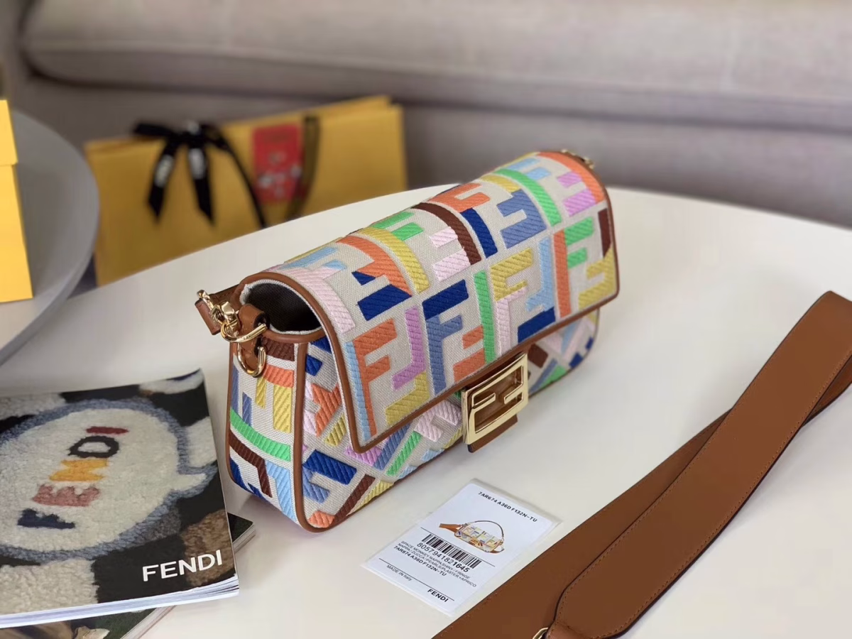Fendi Baguette Medium Bag In Multicolour Canvas - Image 7