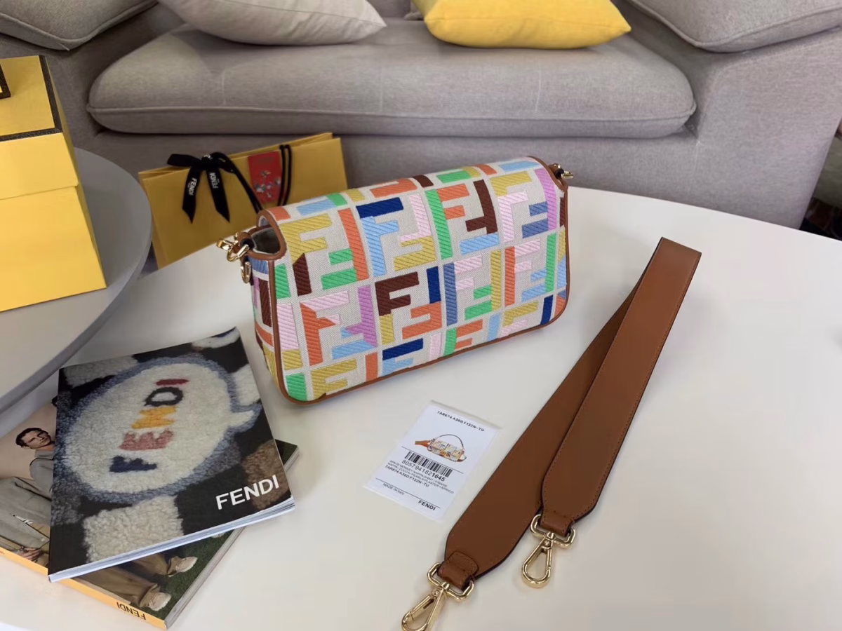 Fendi Baguette Medium Bag In Multicolour Canvas - Image 5