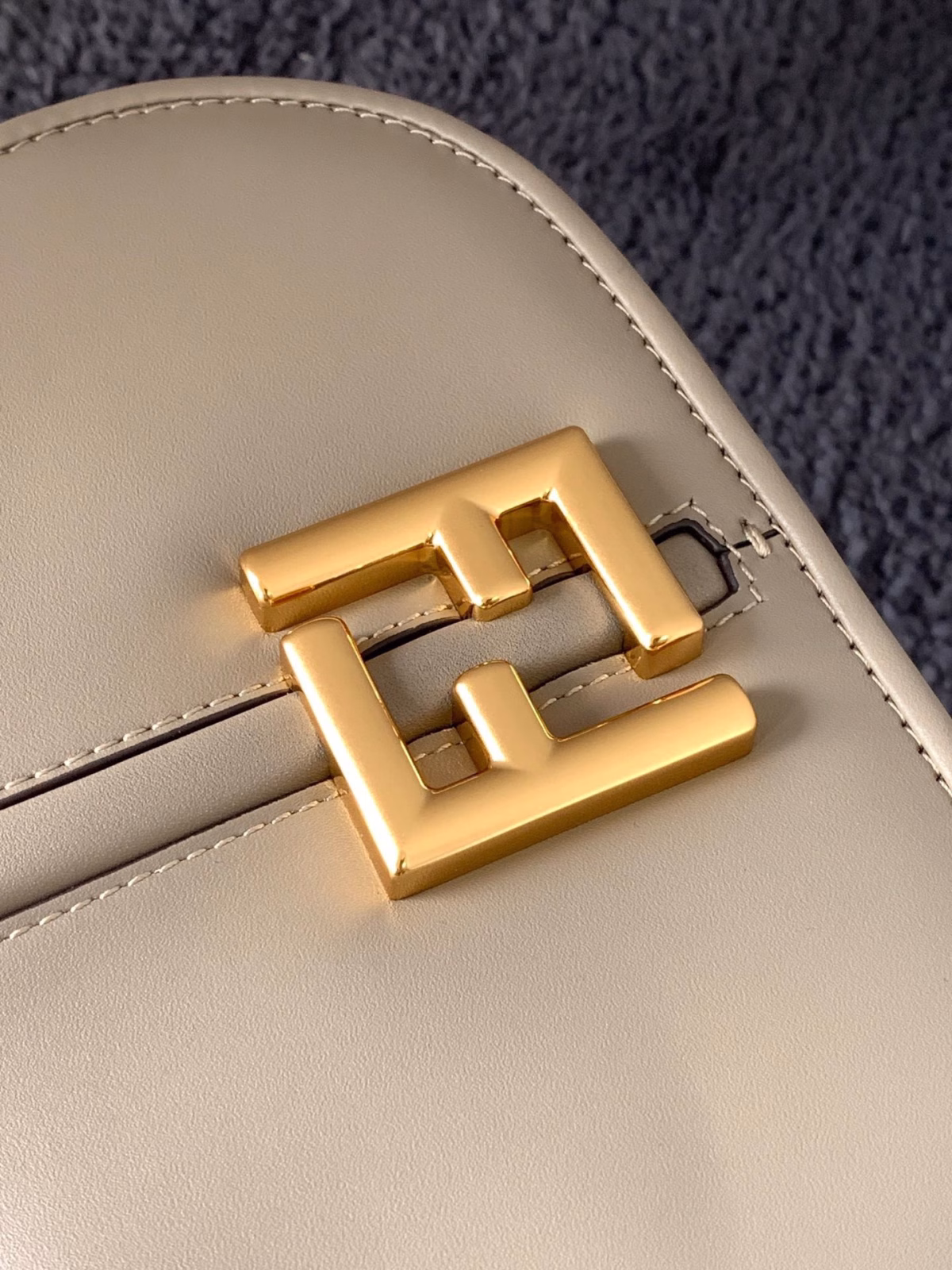 Fendi C¡¯mon Small Bag in Grey Calfskin - Image 5