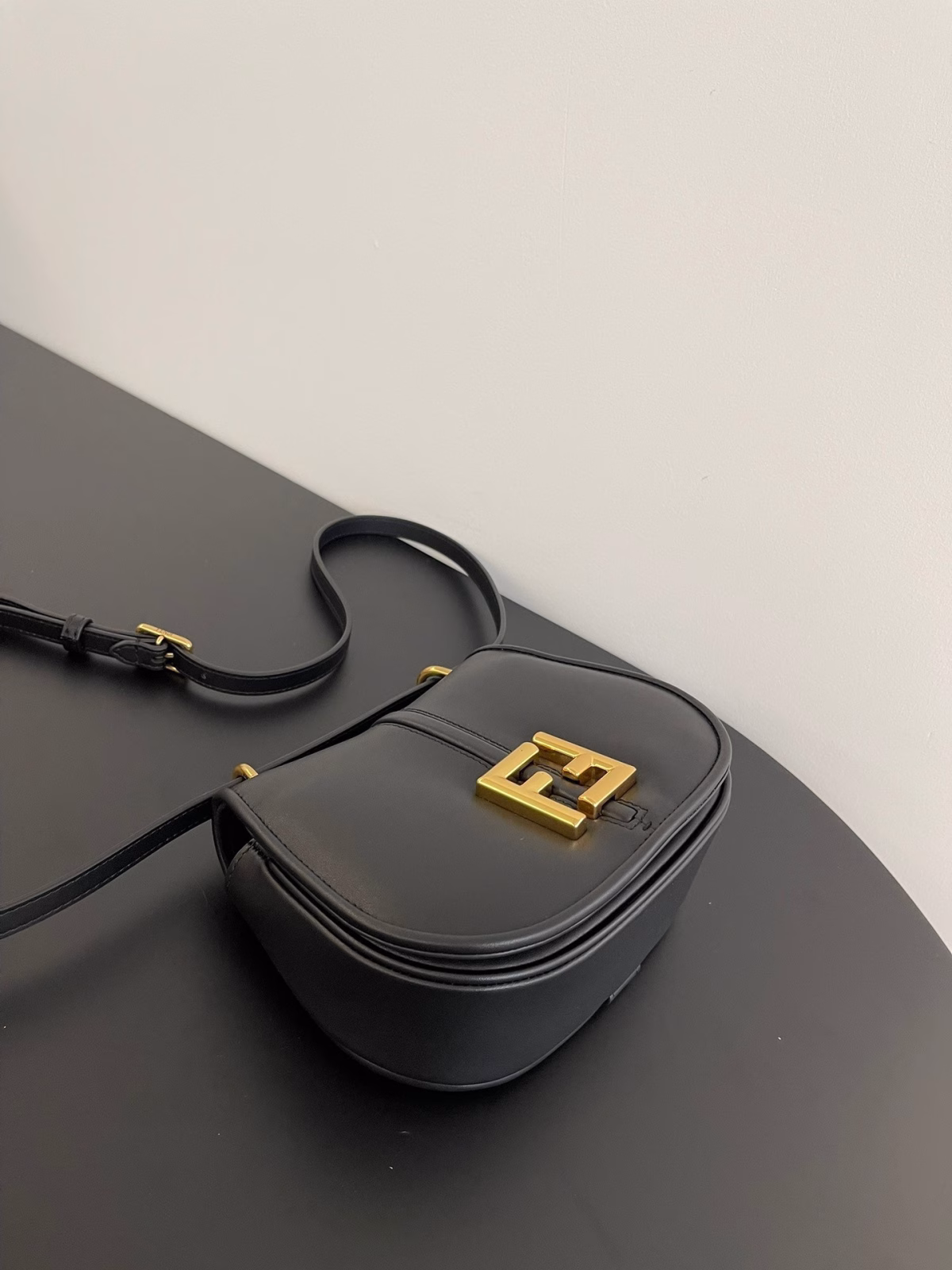 Fendi C¡¯mon Small Bag in Black Calfskin - Image 9
