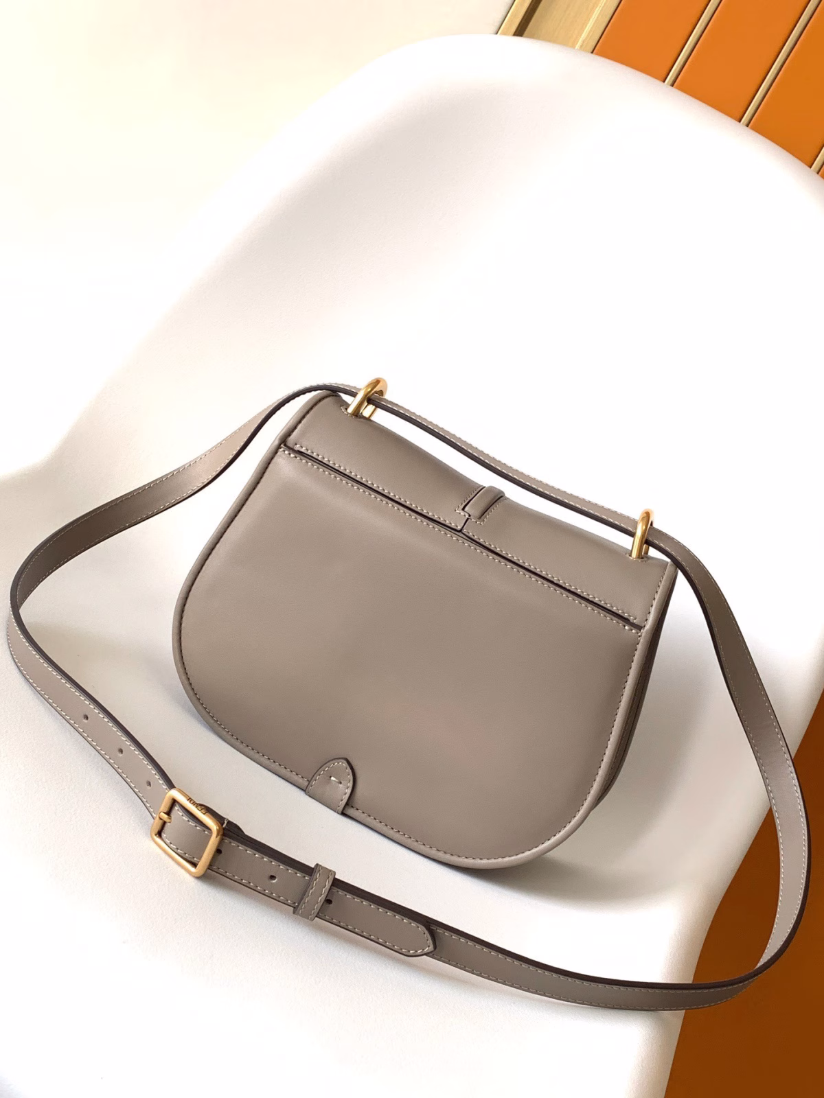 Fendi C¡¯mon Medium Bag in Grey Calfskin - Image 3