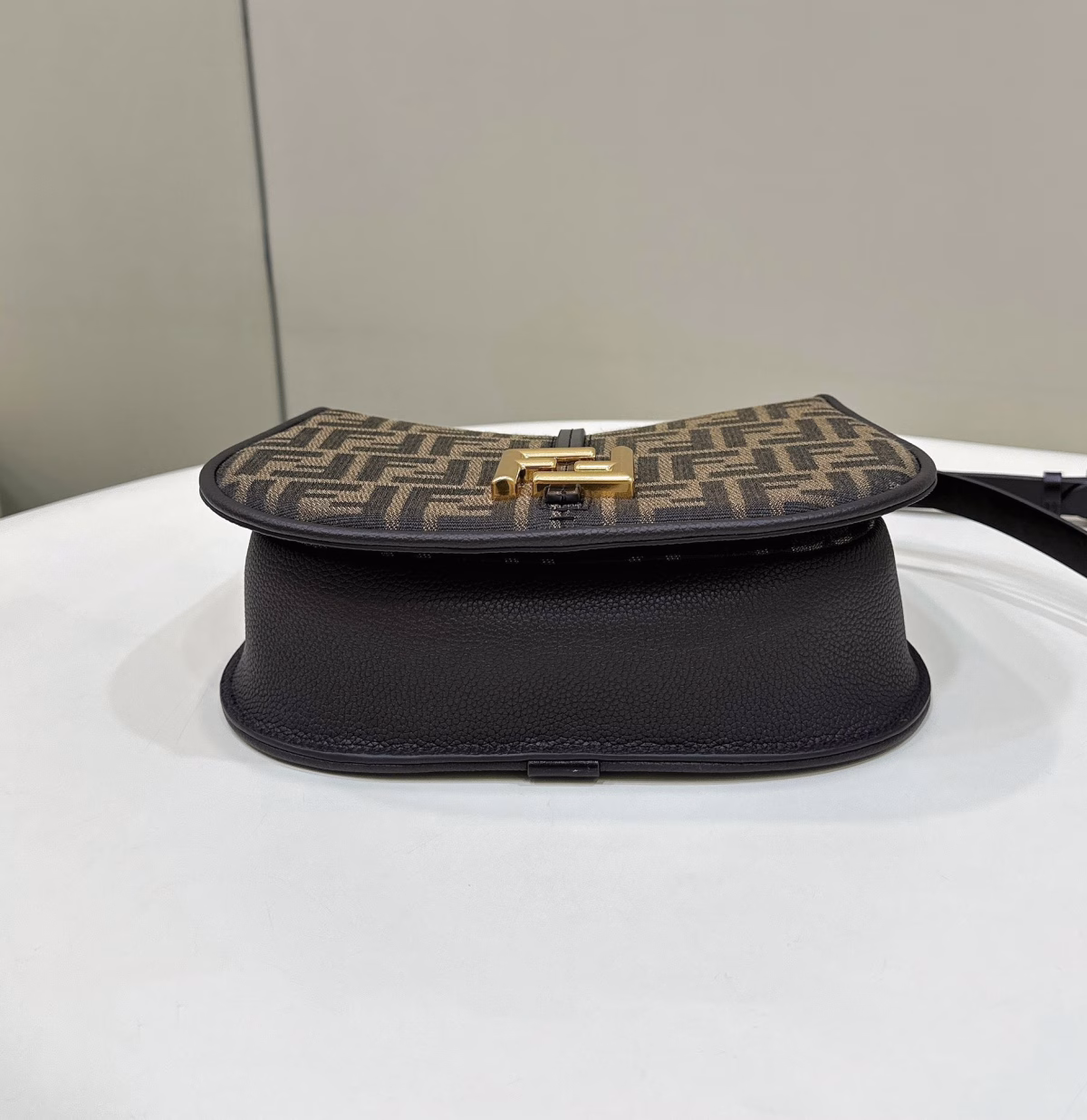 Fendi C¡¯mon Medium Bag in FF Jacquard Fabric and Leather - Image 4
