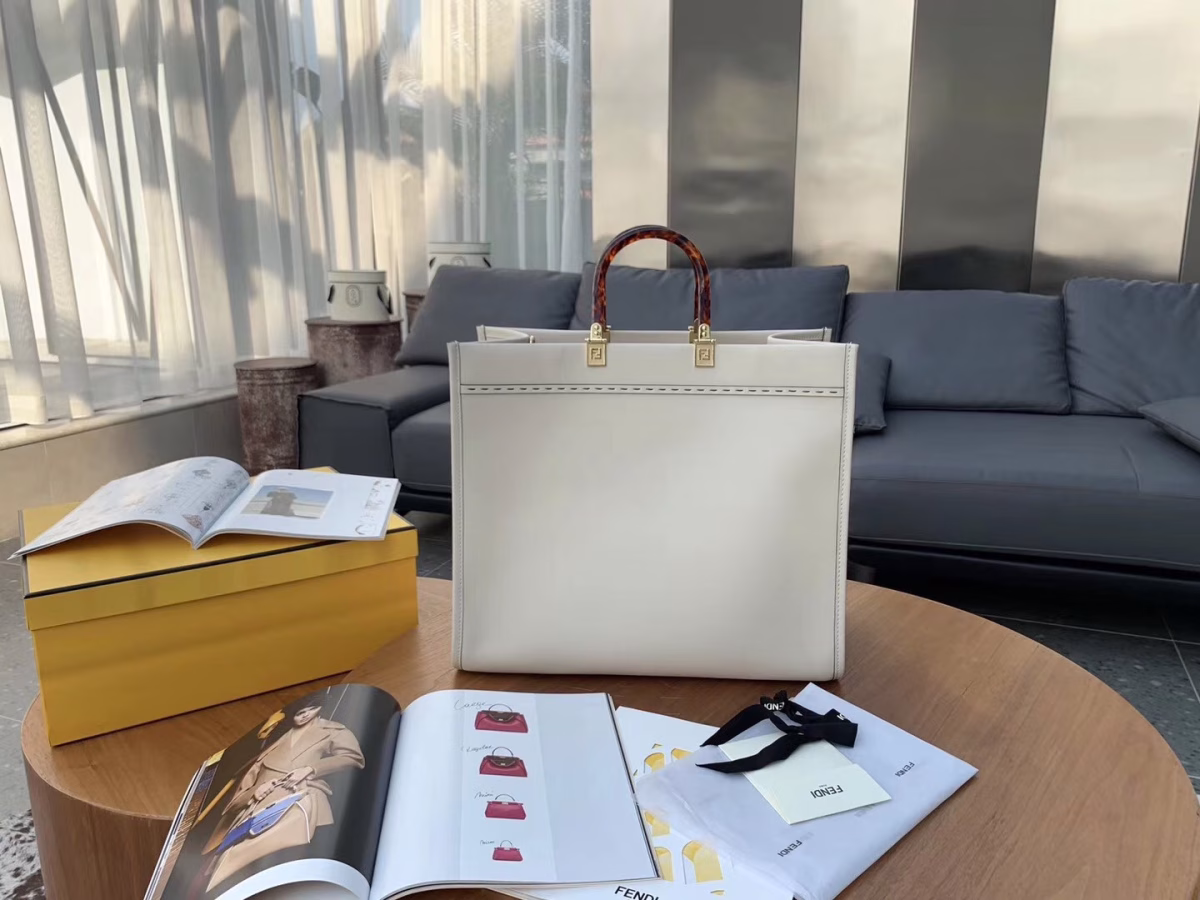 Fendi Sunshine Shopper Bag In White Calfskin - Image 9