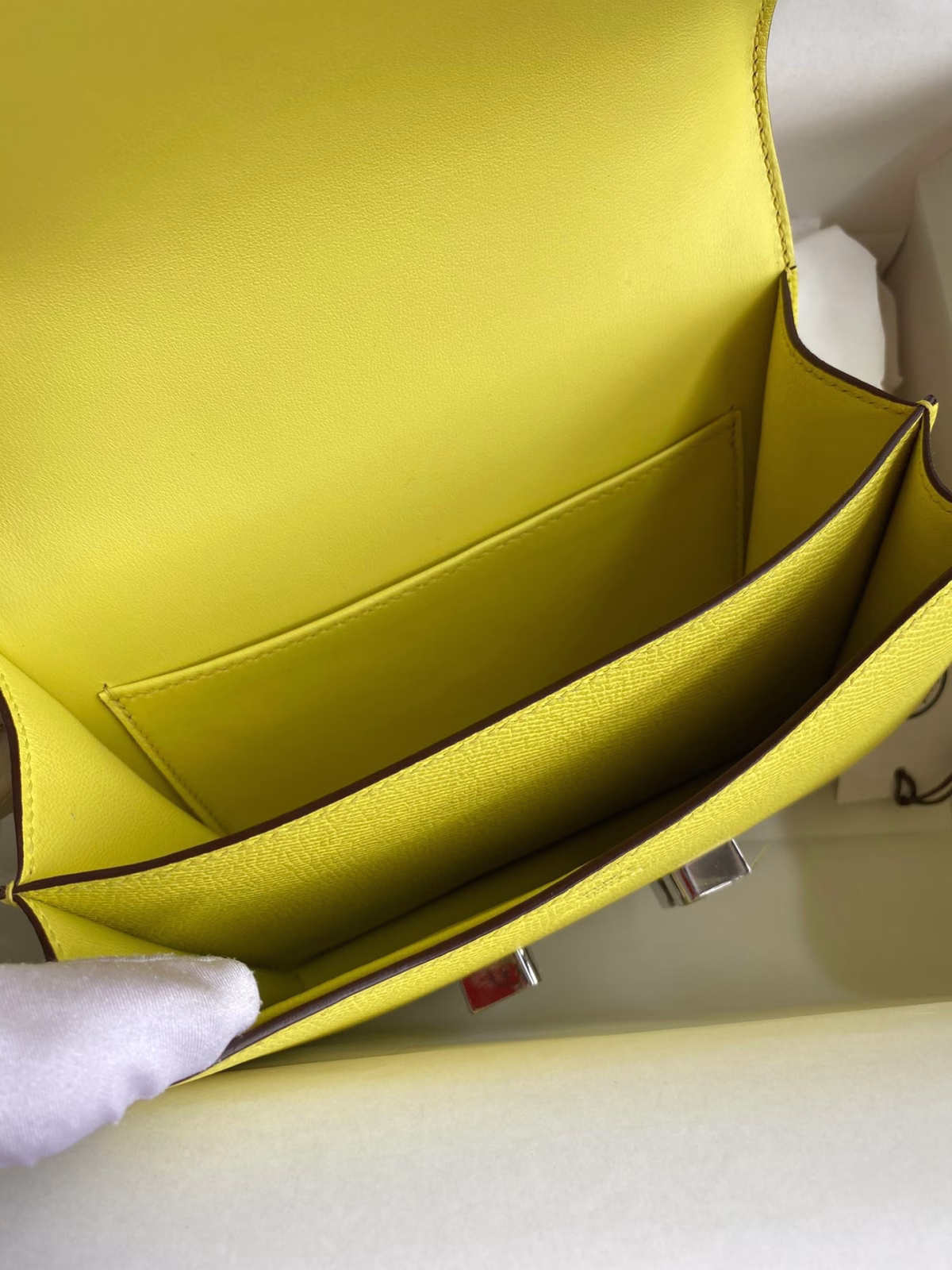 Hermes Constance 18 Handmade Bag In Lime Epsom Calfskin - Image 4