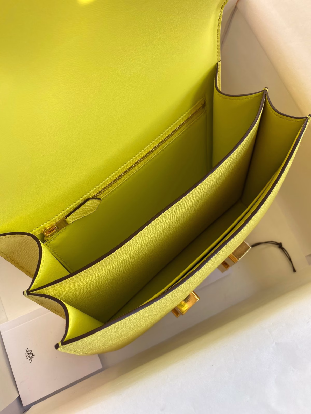 Hermes Constance 24 Handmade Bag In Lime Epsom Calfskin - Image 4