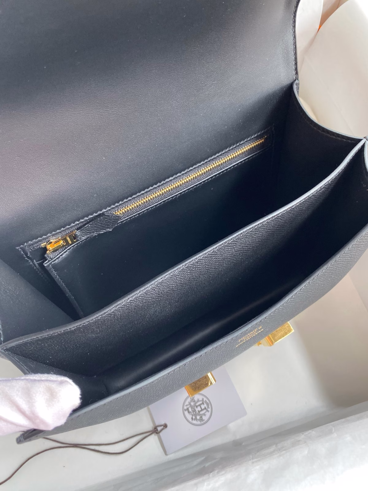 Hermes Constance 24 Handmade Bag In Black Epsom Calfskin - Image 4
