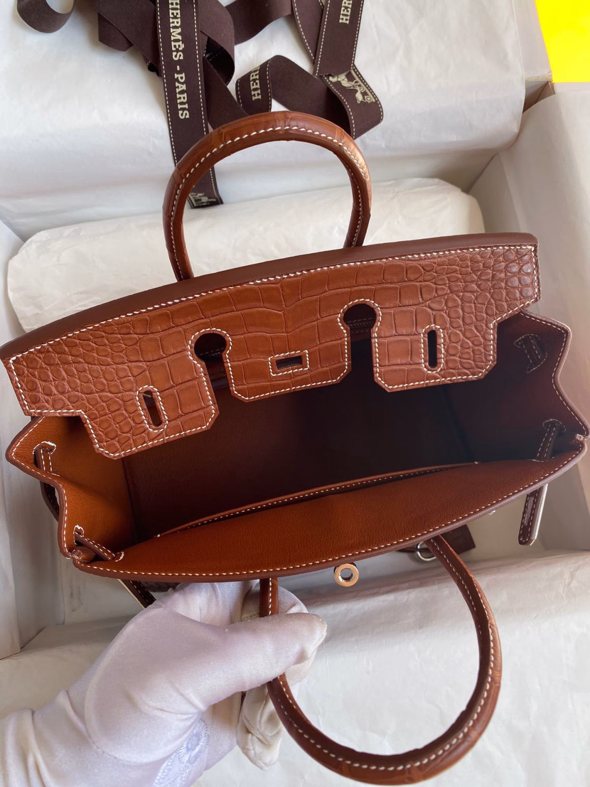 Hermes Birkin 25 Retourne Handmade Bag In Gold Matte Alligator Leather - Image 3