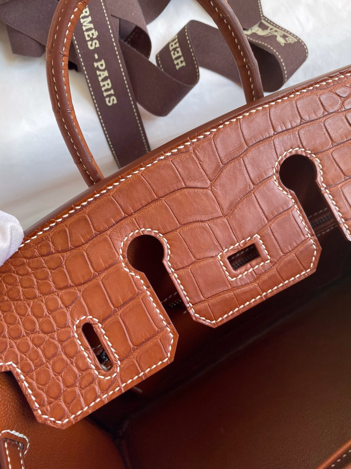 Hermes Birkin 25 Retourne Handmade Bag In Gold Matte Alligator Leather - Image 4