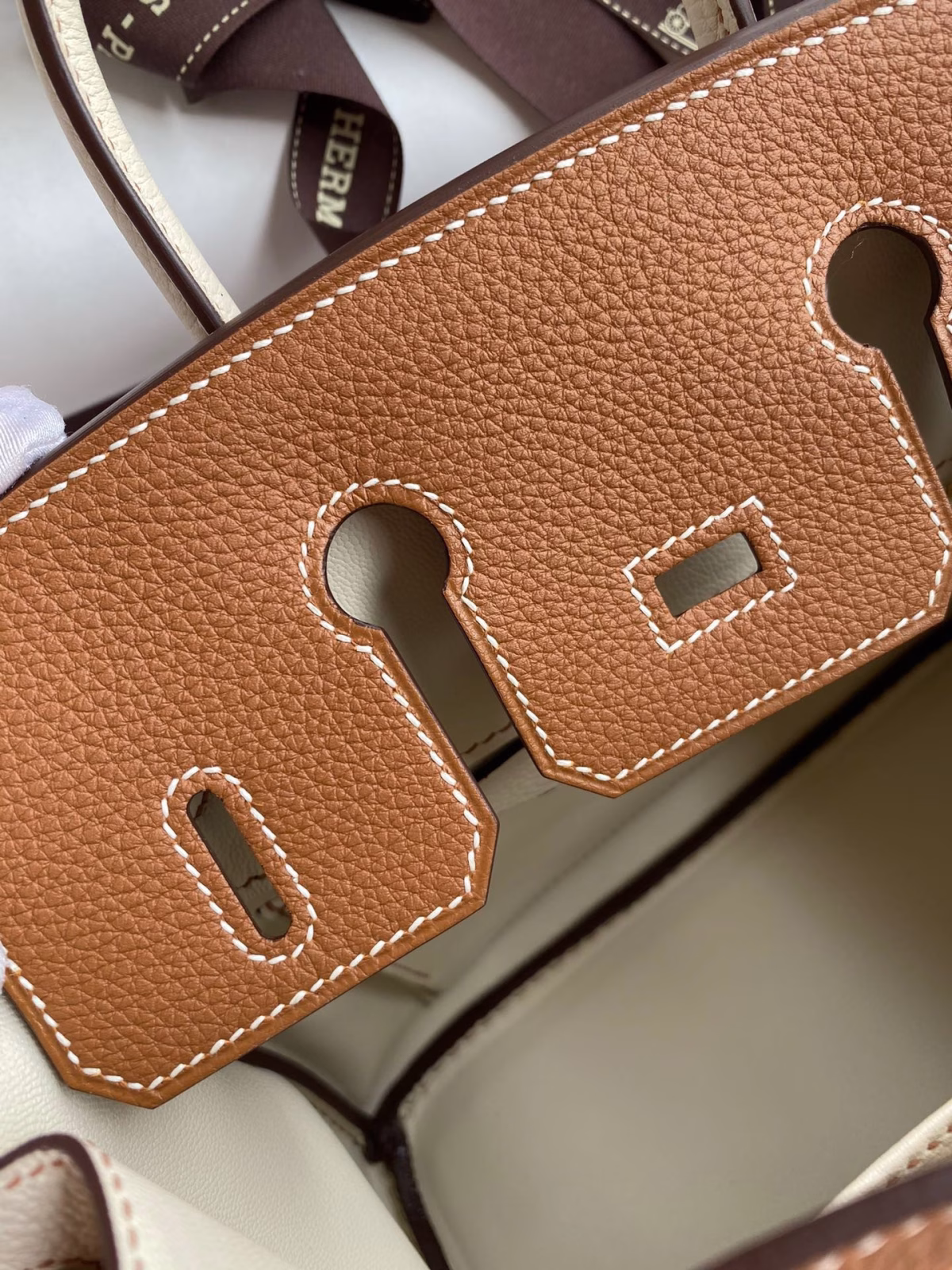 Hermes HSS Birkin 25 Bicolor Bag in Gold and Craie Clemence Leather - Image 5