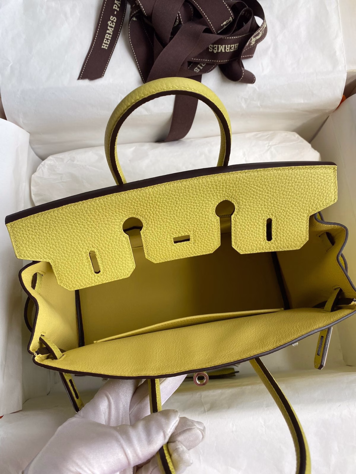 Hermes Birkin 25 Retourne Handmade Bag In Jaune Poussin Clemence Leather - Image 4