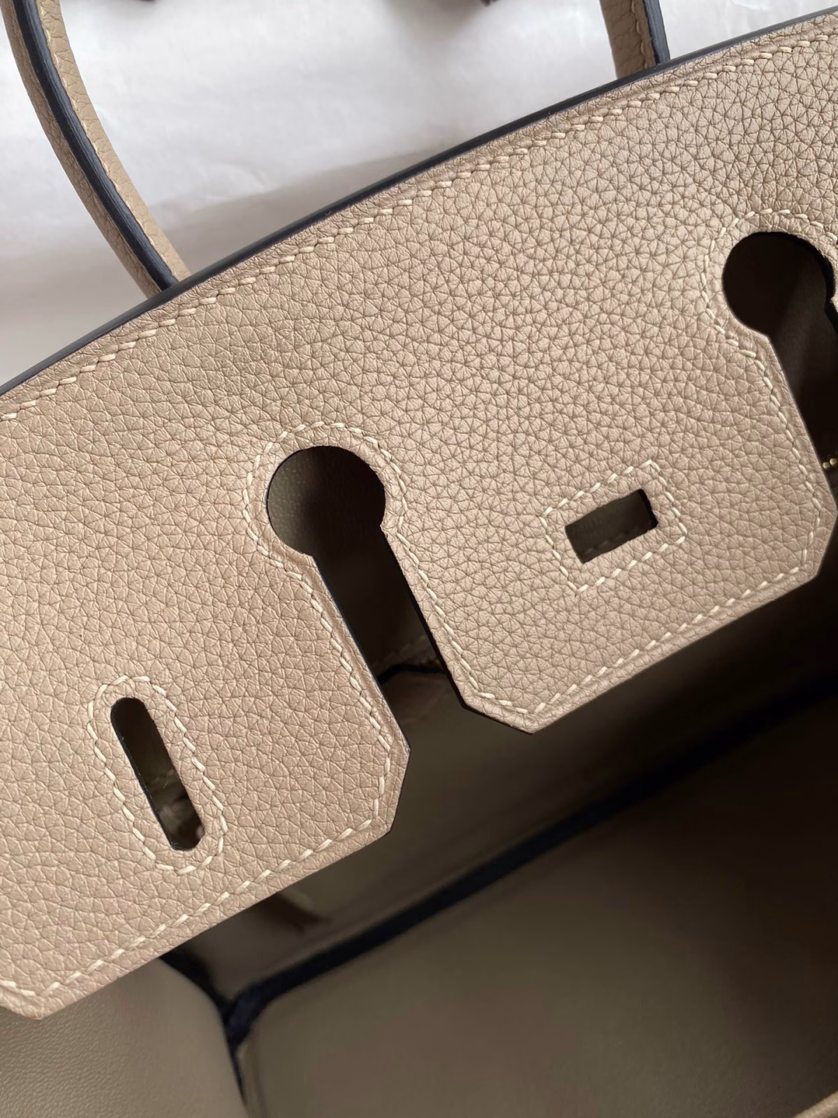 Hermes Birkin 25 Retourne Handmade Bag In Gris Tourterelle Clemence Leather - Image 3