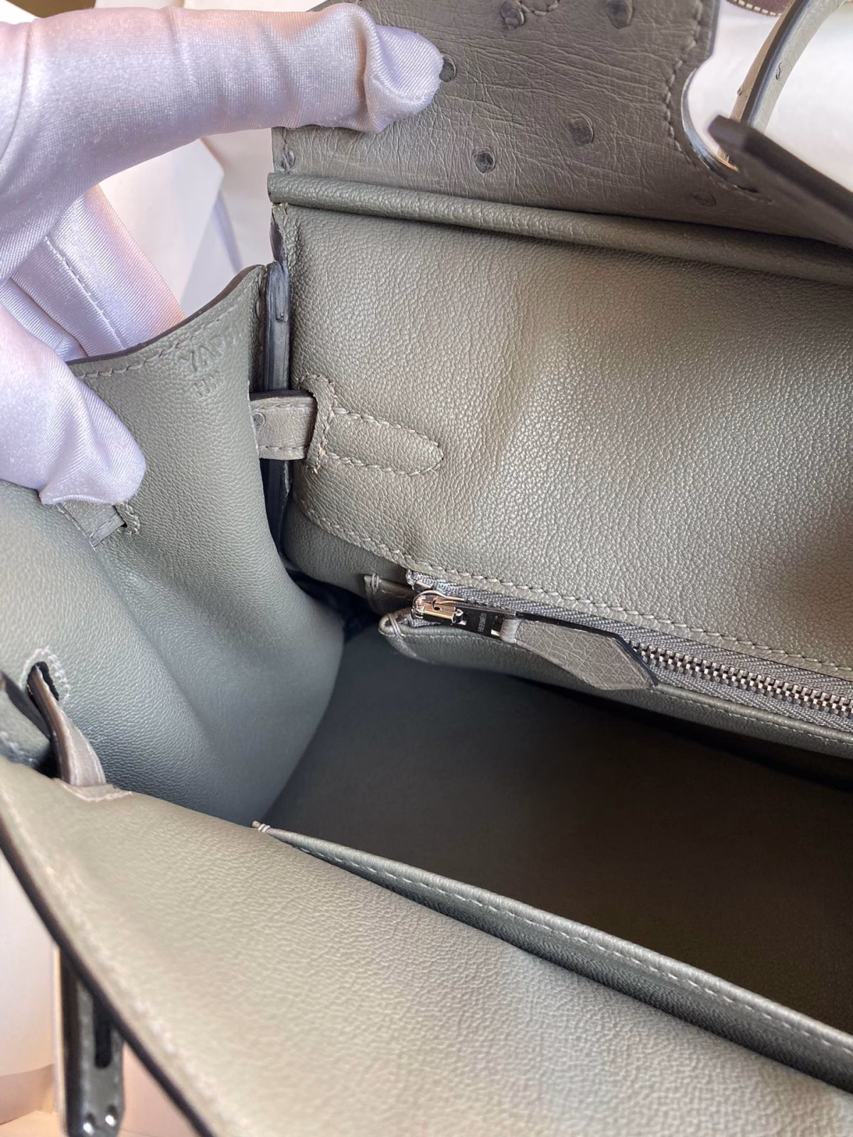 Hermes Birkin 25 Retourne Handmade Bag In Gris Tourterelle Ostrich Leather - Image 4