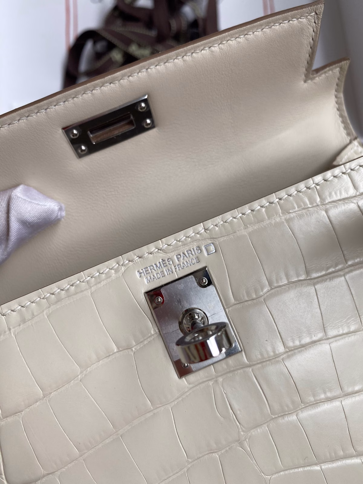 Hermes Kelly Mini II Sellier Handmade Bag In Beton Matte Alligator Leather - Image 4