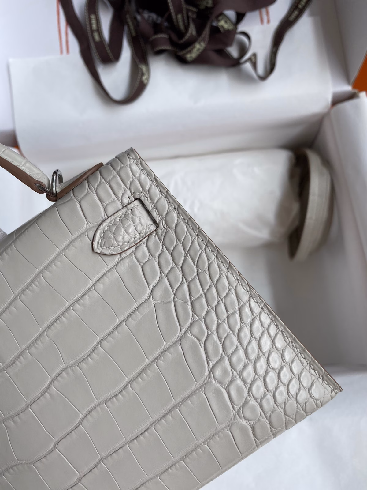 Hermes Kelly Mini II Sellier Handmade Bag In Grey Matte Alligator Leather - Image 9