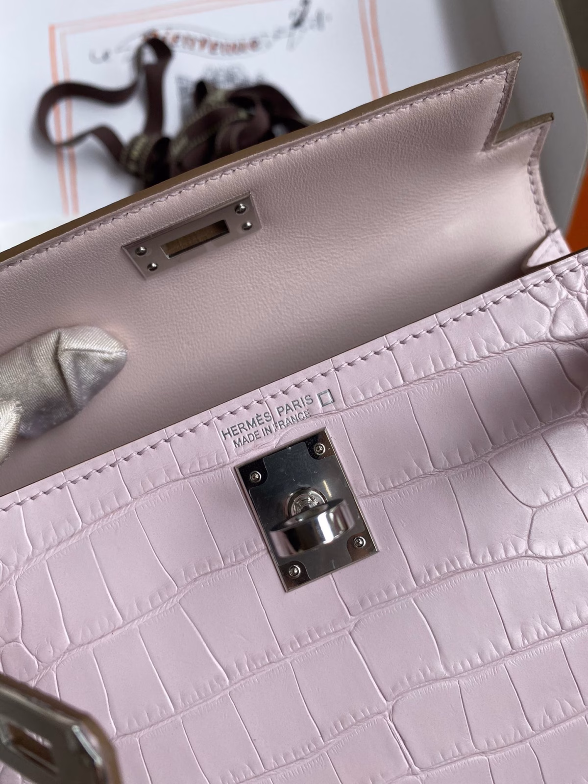 Hermes Kelly Mini II Sellier Handmade Bag In Mauve Pale Matte Alligator Leathe - Image 8