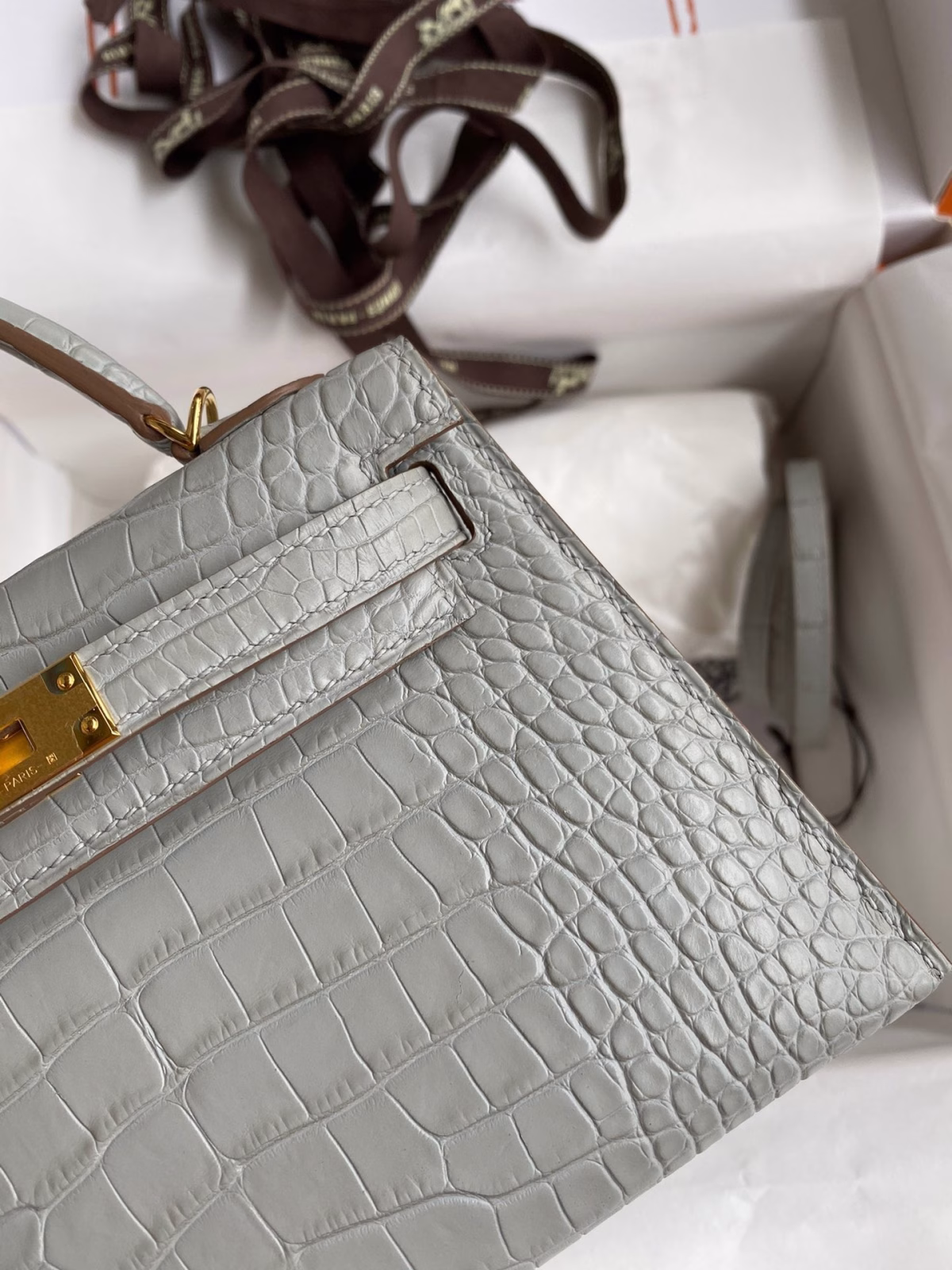 Hermes Kelly Mini II Sellier Handmade Bag In Pearl Grey Matte Alligator Leather - Image 8