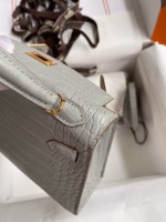 Hermes Kelly Mini II Sellier Handmade Bag In Pearl Grey Matte Alligator Leather - Image 3