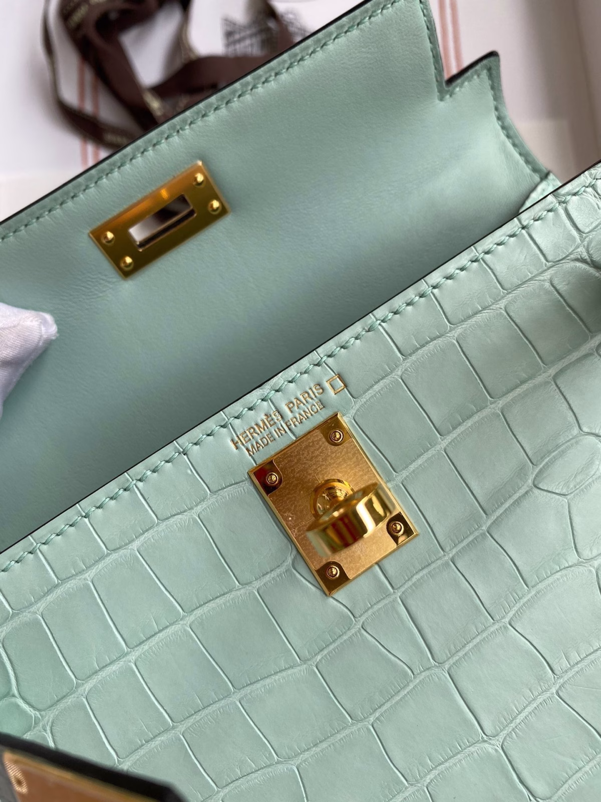 Hermes Kelly Mini II Sellier Handmade Bag In Vert D'eau Matte Alligator Leather - Image 4