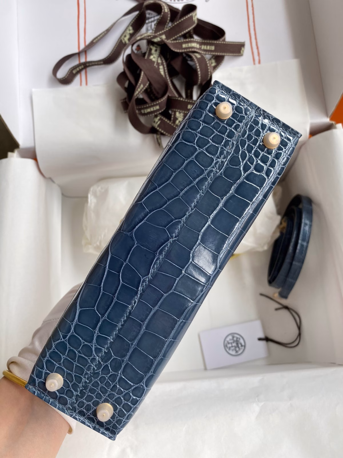 Hermes Kelly Mini II Sellier Handmade Bag In Colvert Shiny Alligator Leather - Image 7
