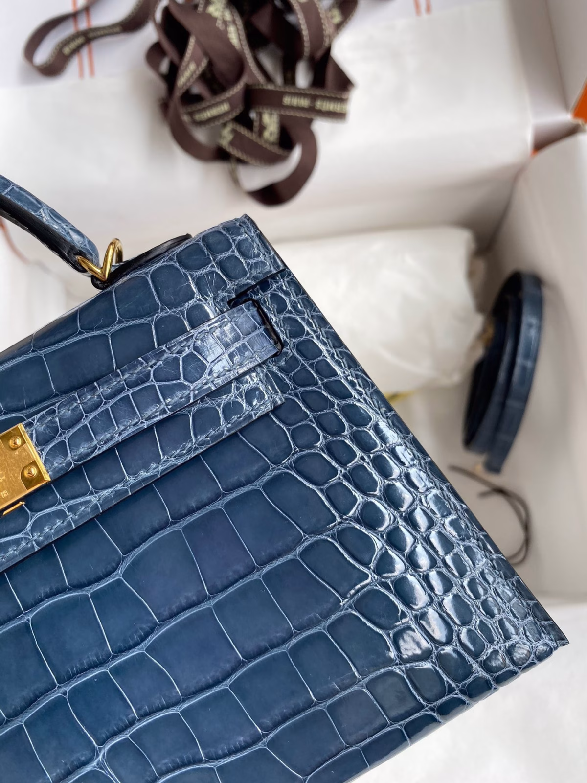 Hermes Kelly Mini II Sellier Handmade Bag In Colvert Shiny Alligator Leather - Image 8