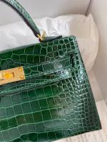 Hermes Kelly Mini II Sellier Handmade Bag In Malachite Shiny Alligator Leather - Image 9