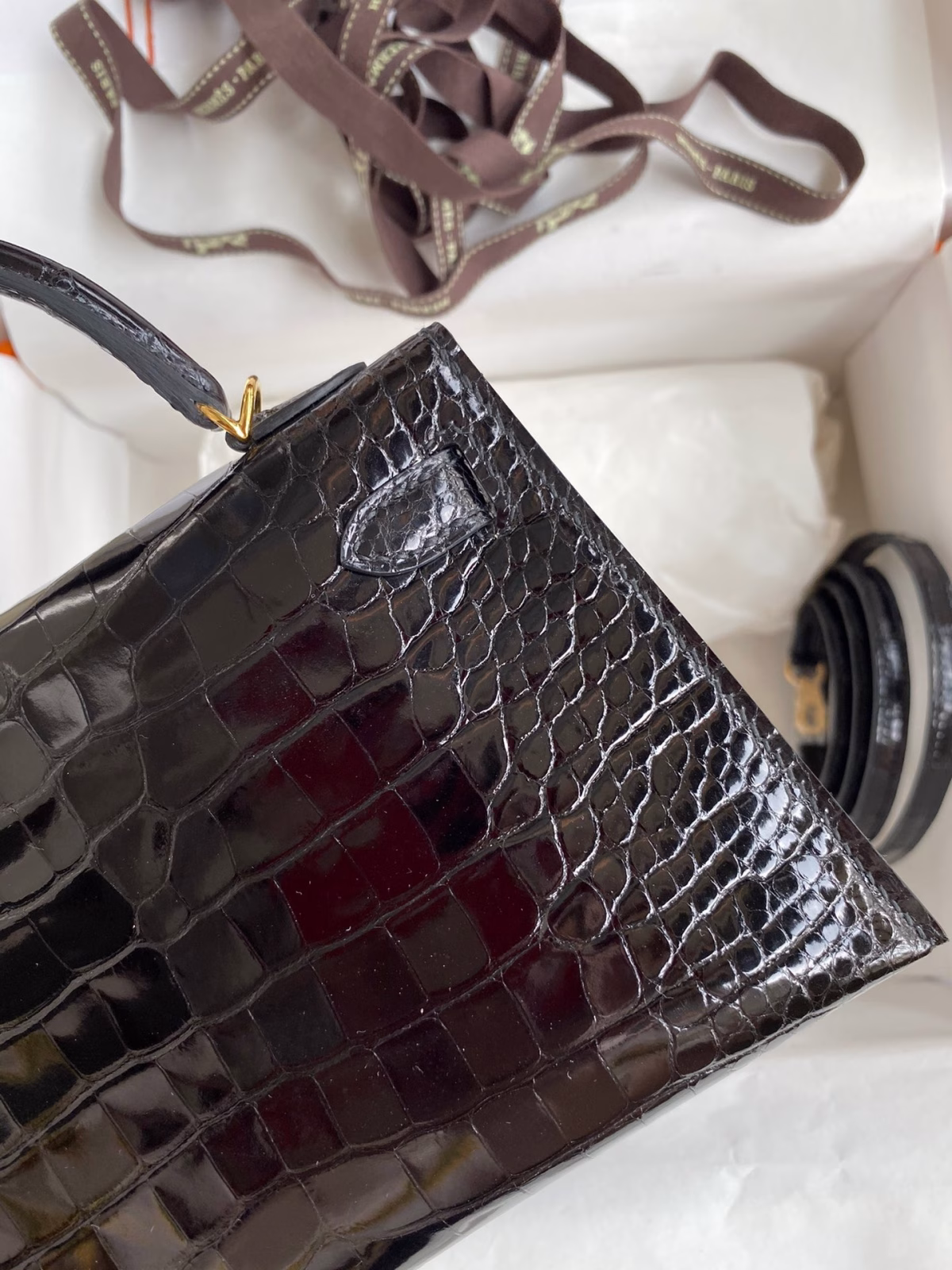 Hermes Kelly Mini II Sellier Handmade Bag In Black Shiny Alligator Leather - Image 9