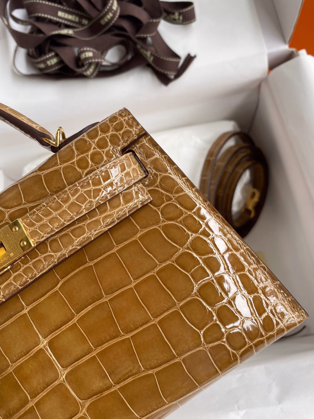 Hermes Kelly Mini II Sellier Handmade Bag In Ficelle Shiny Alligator Leather - Image 8