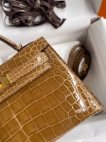 Hermes Kelly Mini II Sellier Handmade Bag In Ficelle Shiny Alligator Leather - Image 8