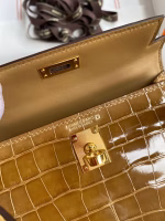 Hermes Kelly Mini II Sellier Handmade Bag In Ficelle Shiny Alligator Leather - Image 4