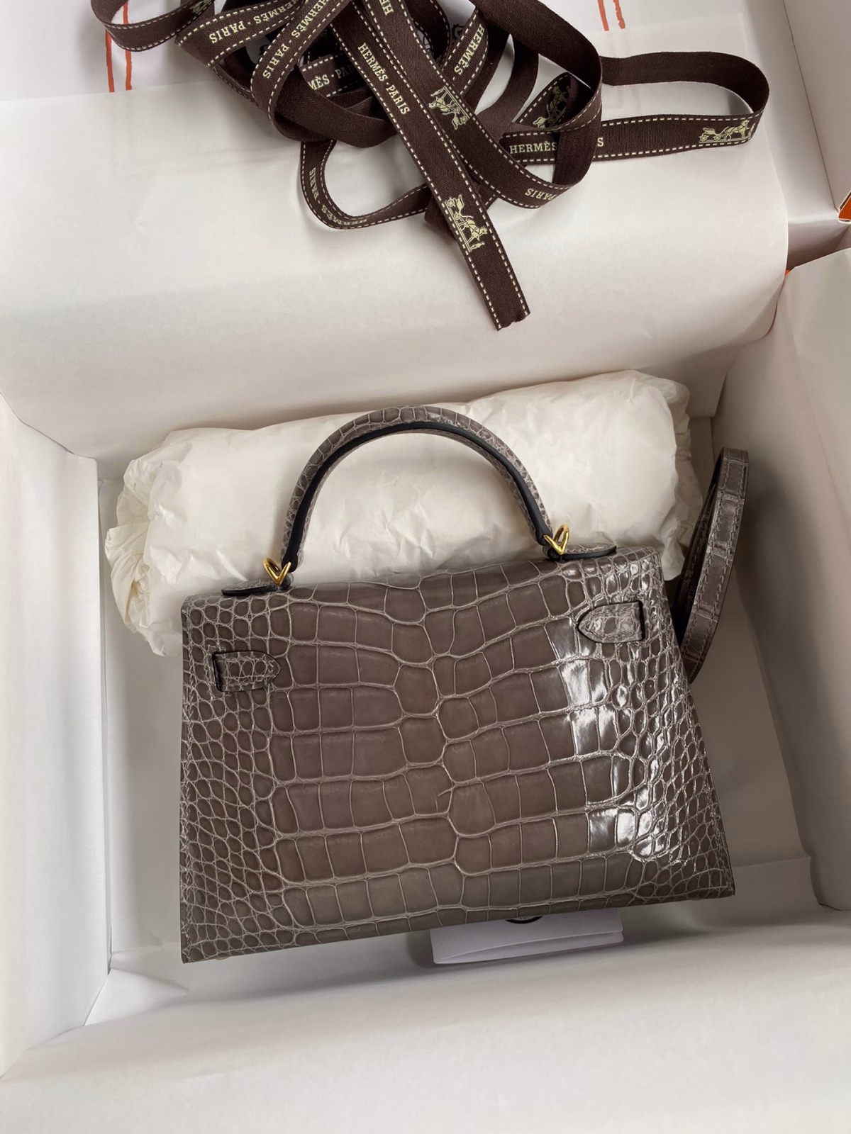 Hermes Kelly Mini II Sellier Handmade Bag In Gris Tourterelle Shiny Alligator Leather - Image 7