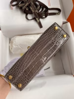 Hermes Kelly Mini II Sellier Handmade Bag In Gris Tourterelle Shiny Alligator Leather - Image 6