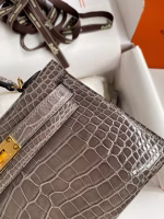 Hermes Kelly Mini II Sellier Handmade Bag In Gris Tourterelle Shiny Alligator Leather - Image 4
