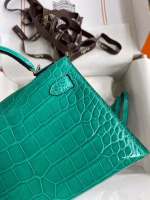 Hermes Kelly Mini II Sellier Handmade Bag In Vert Jude Shiny Alligator Leather - Image 5