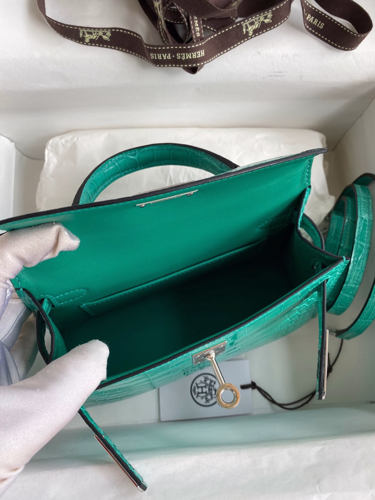 Hermes Kelly Mini II Sellier Handmade Bag In Vert Jude Shiny Alligator Leather - Image 7