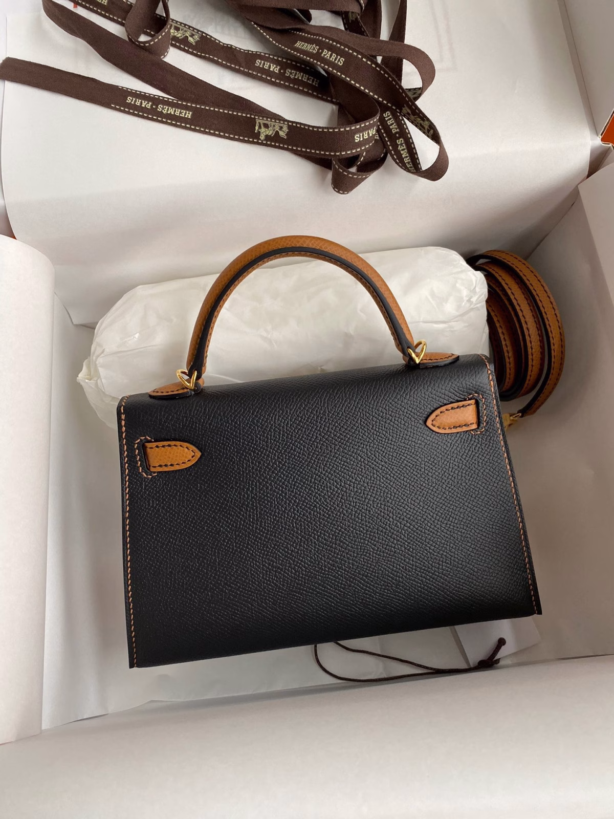 Hermes Kelly Mini II Sellier Bicolor Handmade Bag in Black and Gold Epsom Calfskin - Image 2