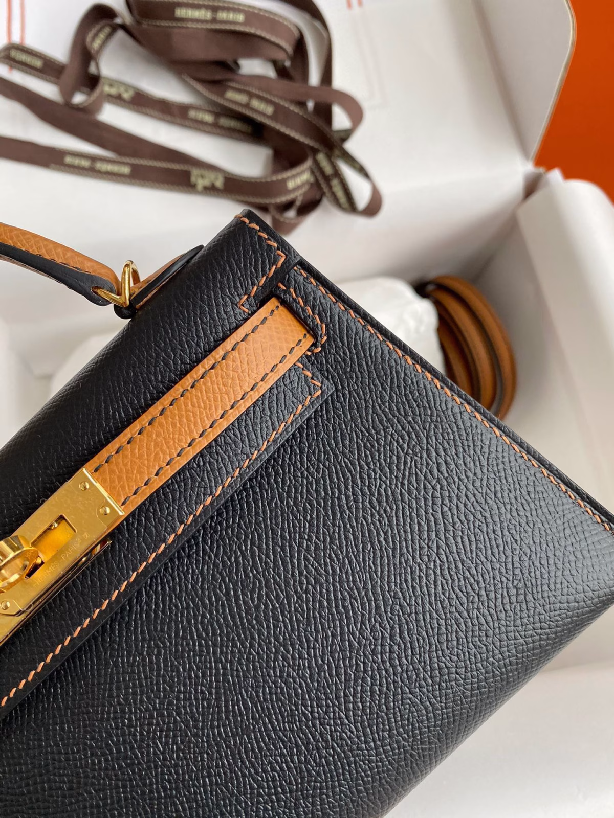 Hermes Kelly Mini II Sellier Bicolor Handmade Bag in Black and Gold Epsom Calfskin - Image 3