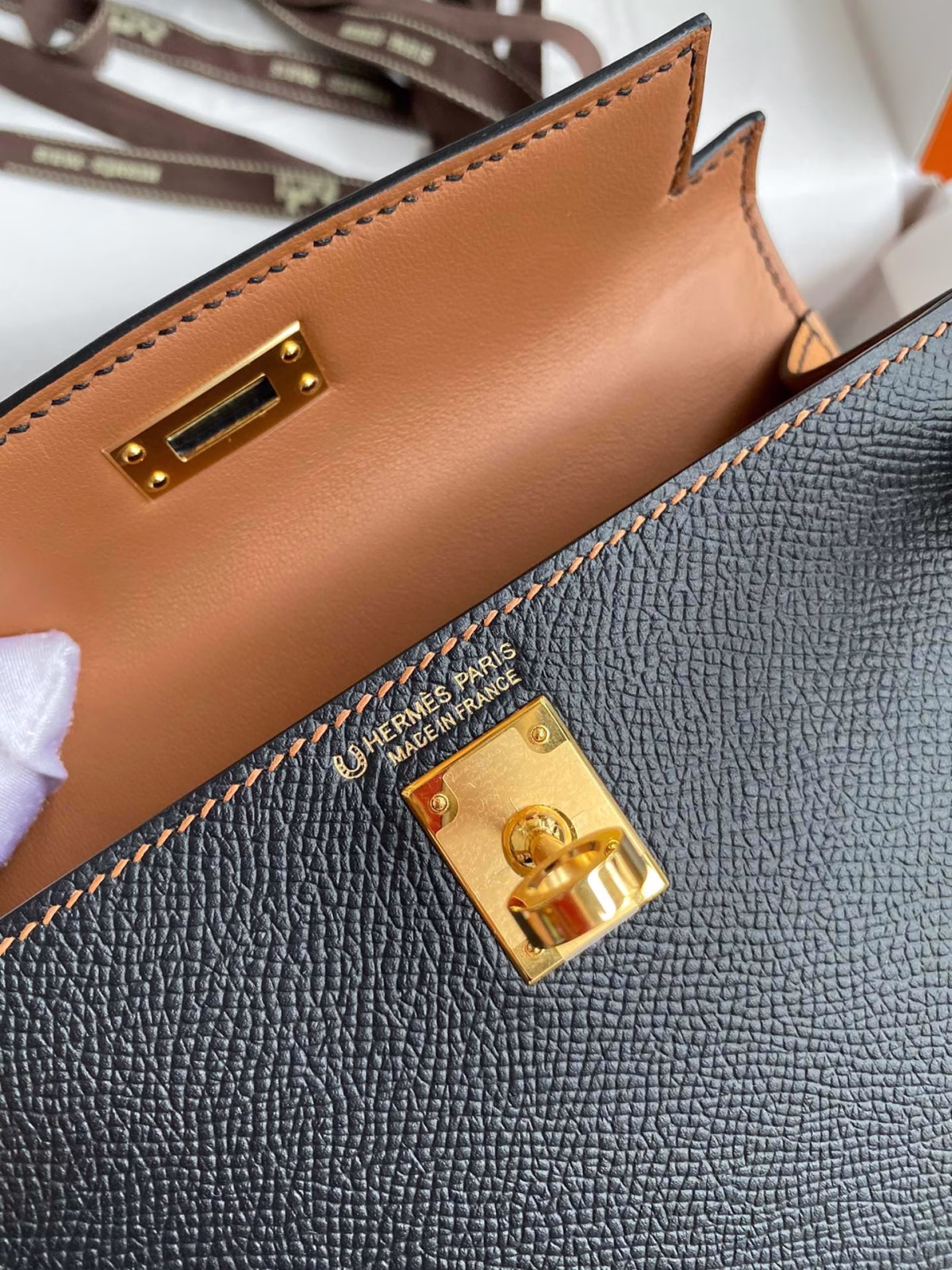 Hermes Kelly Mini II Sellier Bicolor Handmade Bag in Black and Gold Epsom Calfskin - Image 4
