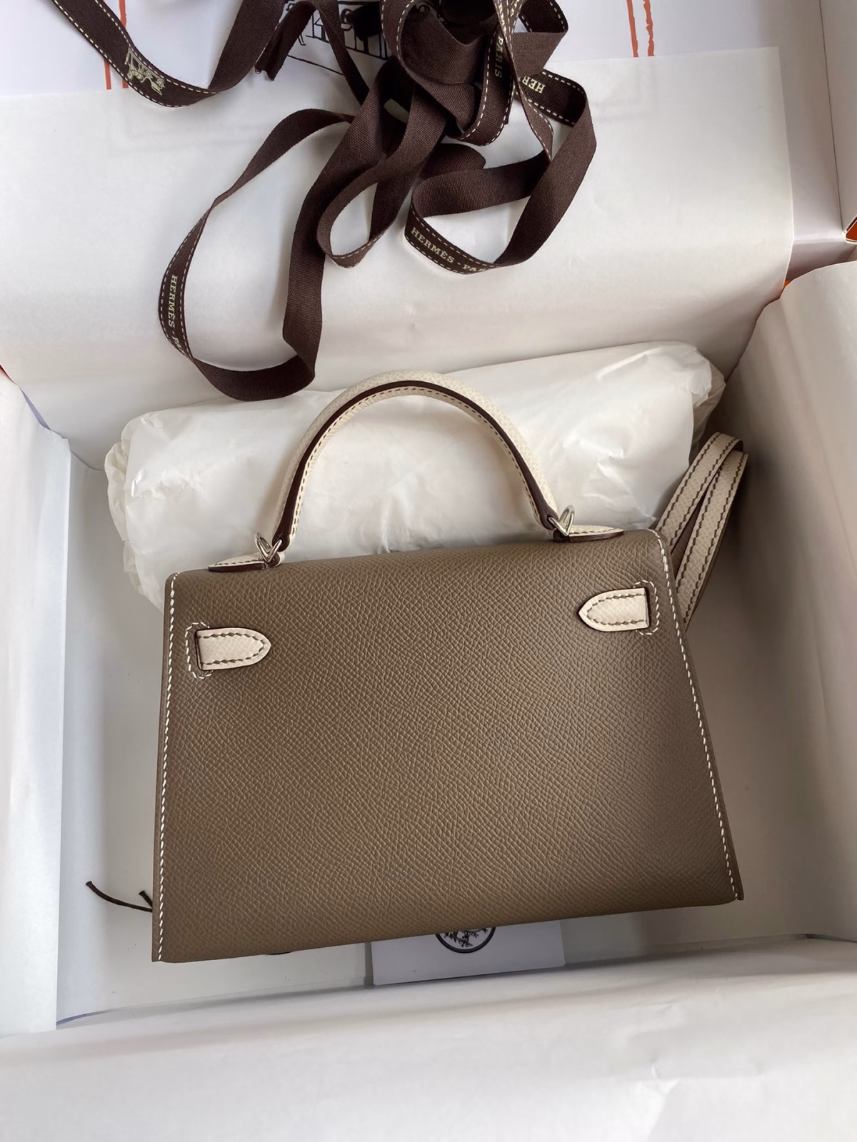 Hermes Kelly Mini II Sellier Bicolor Handmade Bag in Taupe and Craie Epsom Calfskin - Image 6