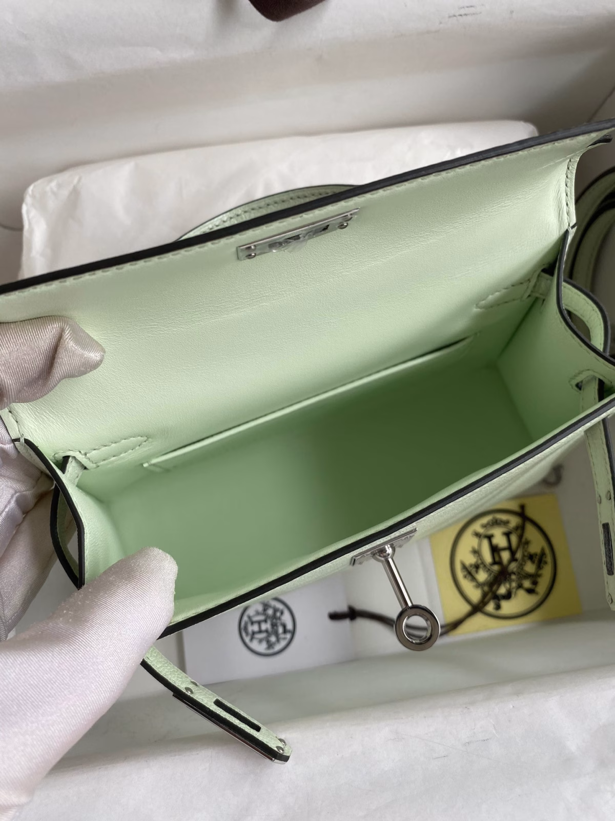 Hermes Kelly Mini II Sellier Handmade Bag In Vert Fizz Chevre Mysore Leather - Image 3