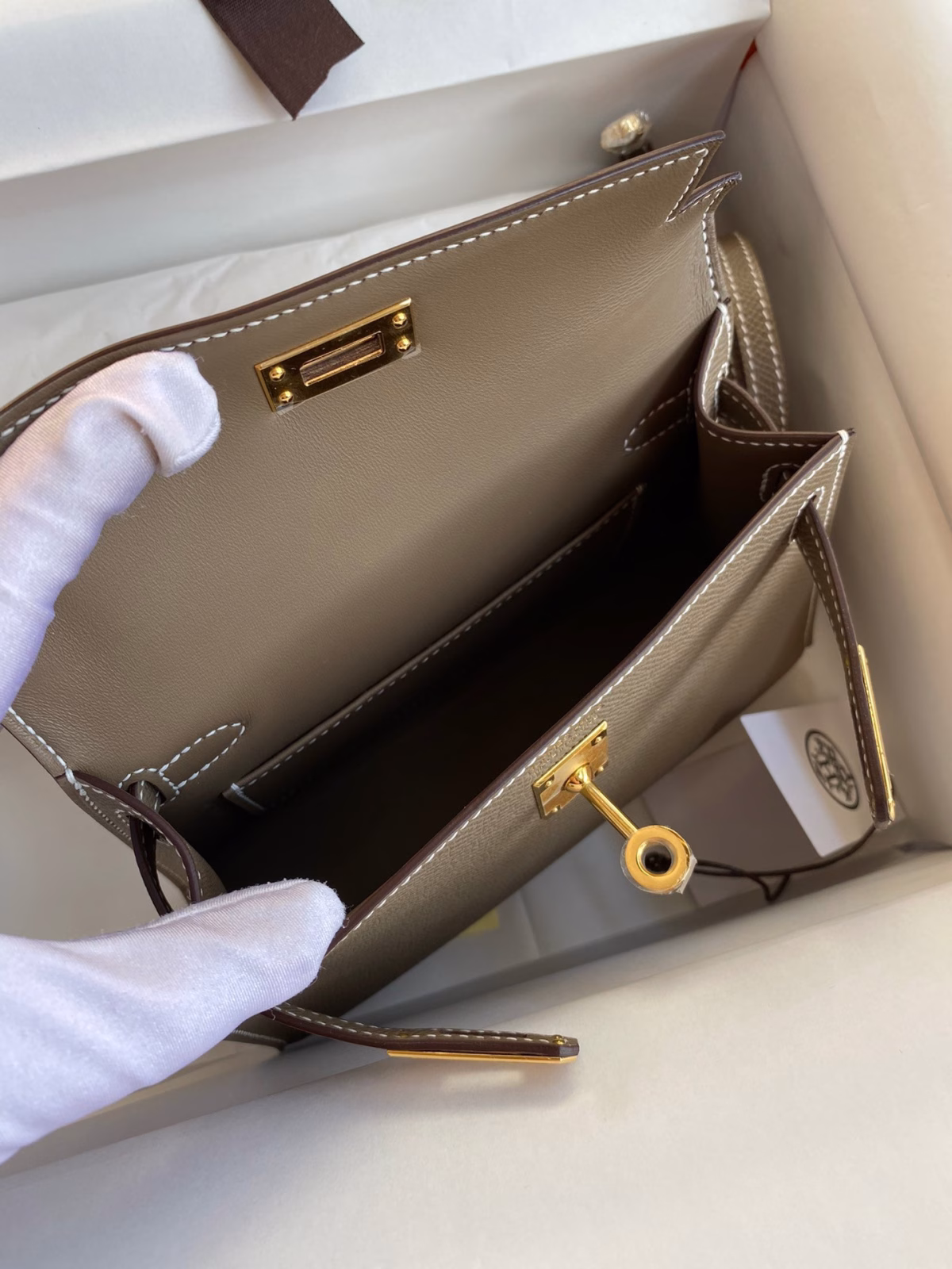 Hermes Kelly Mini II Sellier Handmade Bag In Taupe Epsom Calfskin - Image 5