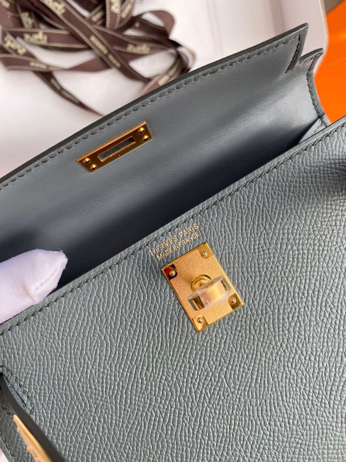 Hermes Kelly Mini II Sellier Handmade Bag In Vert Amande Epsom Calfskin - Image 4